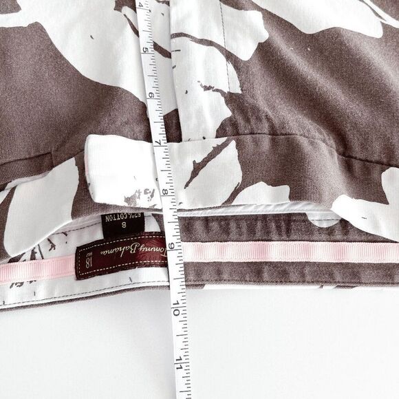 Tommy Bahama 18 Golf Women's Floral Capri Shorts Pants Brown White Size 8 - Picture 5 of 8